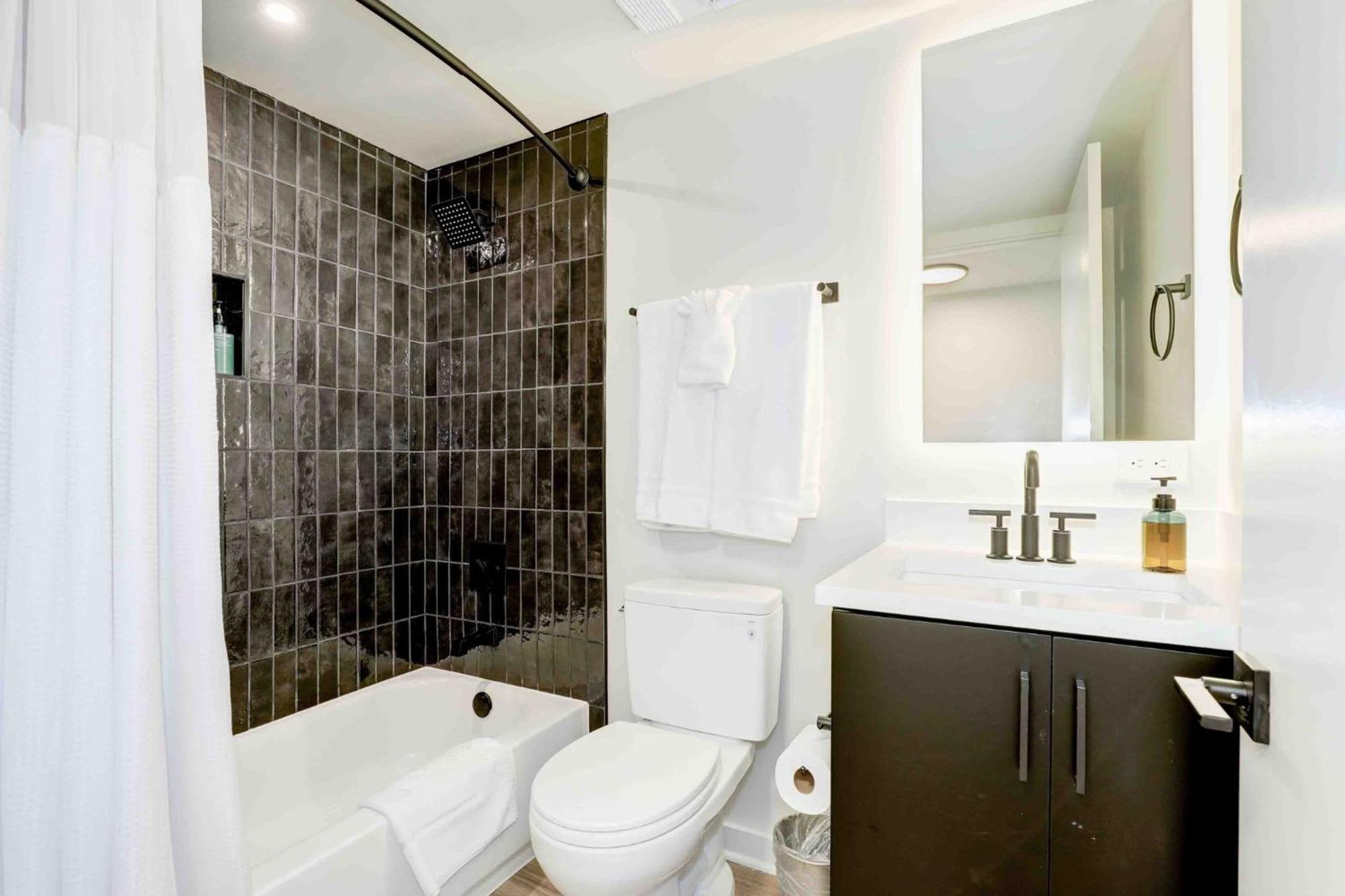 2Br Comfort Apartment In Prime Location Арлингтон Экстерьер фото